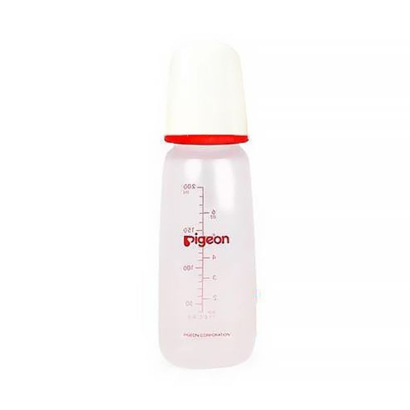 Pigeon Plastic Feeding Bottle 200 Ml