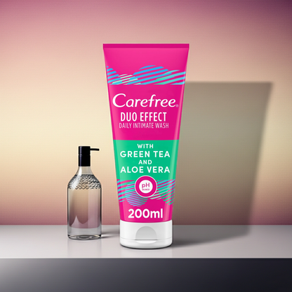 Carefree Duo Effect Intimate Wash with Green Tea & Aloe Vera 200ml – 24H Freshness & Daily Intimate Care