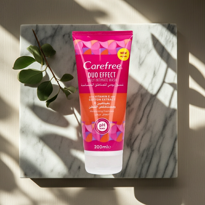 Carefree Duo Effect Intimate Wash with Vitamin E & Cotton Extract 200ml – Moisturising pH-Balanced Daily Care