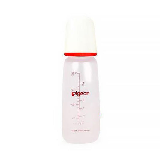 Pigeon Plastic Feeding Bottle 200 Ml